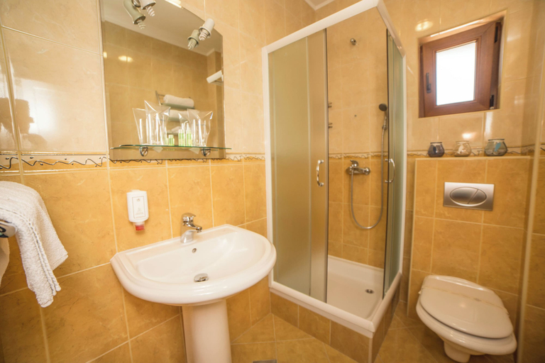 Bathroom 3, Hotel Fiammanti