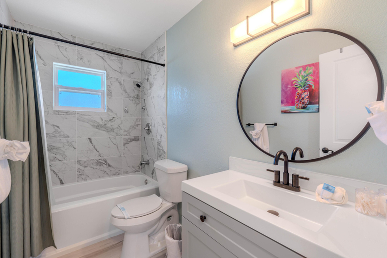 Bathroom 2, The Shiloh Sides A and B, Lee
