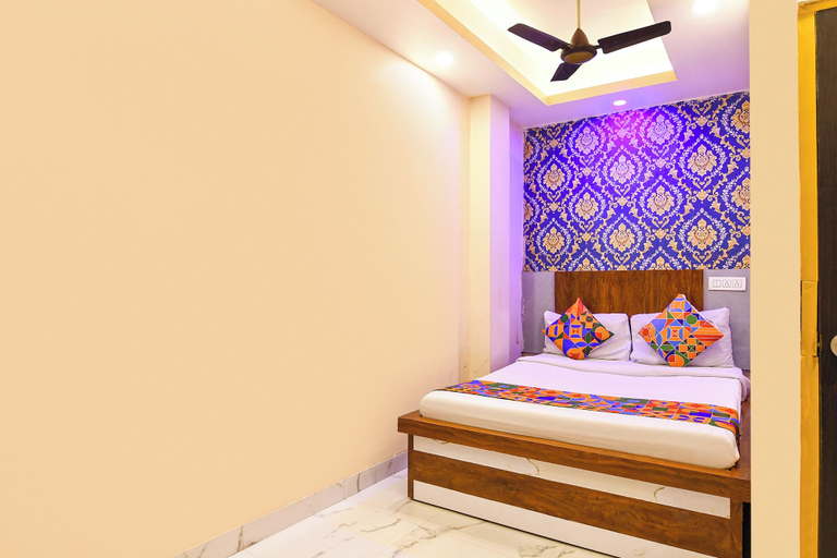 Room 5, Fabhotel Diamond Regency, South 24 Parganas