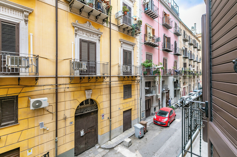Front of property 3, Guesthost - Teatro Massimo Roomy Flat With Covered Terrace, Palermo