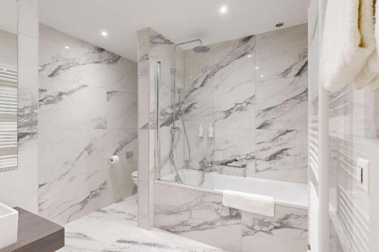 Bathroom 4, Grand Hotel des Bains, Saint-Maurice
