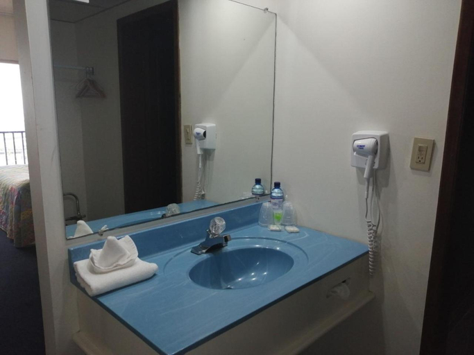 Bathroom 3, Hotel Villa Marina, Ensenada