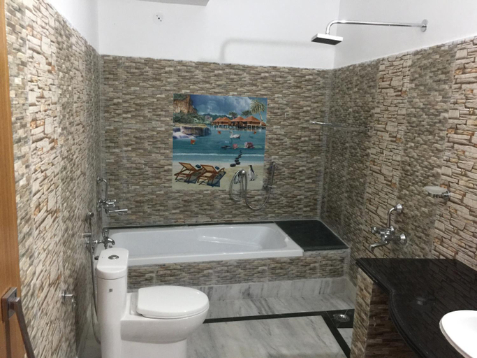 Bathroom 5, CHERI HOME Stay, Chhatarpur