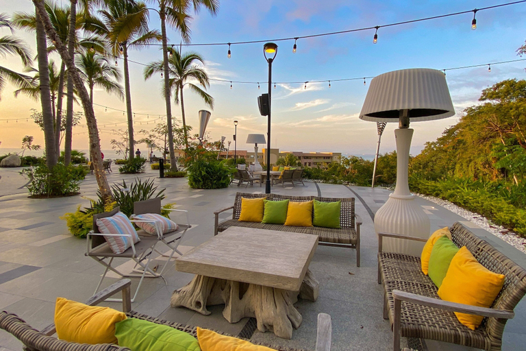 Outdoor dining 4, Cozy Beachfront Apartment With Stunning Ocean Views and Resort Amenities, Puerto Vallarta