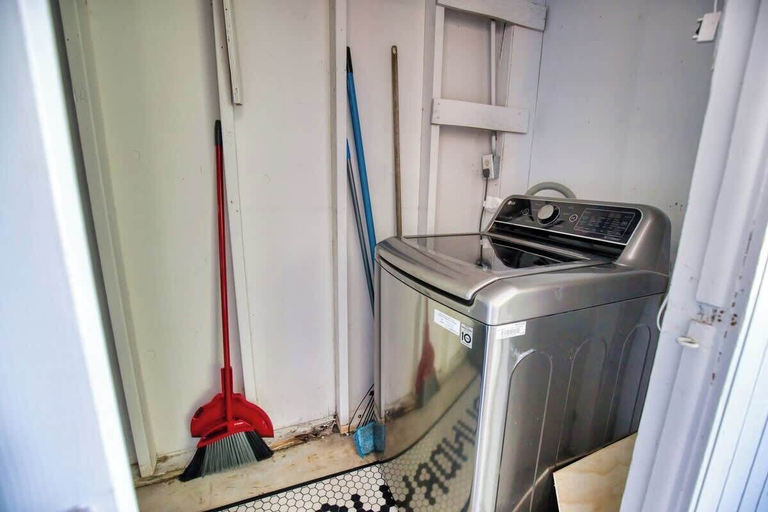 Interior 5, Stylish Retro Vibes Private BBQ & Beach Access, Sarasota