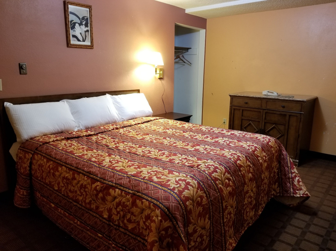 Bedroom 4, Sea-Tac Crest Motor Inn, SeaTac