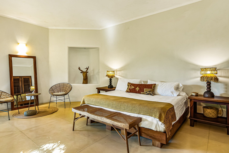 Room 4, Tranquil Retreat With Pool, Views of the Ocean, Close to Beach, Compostela
