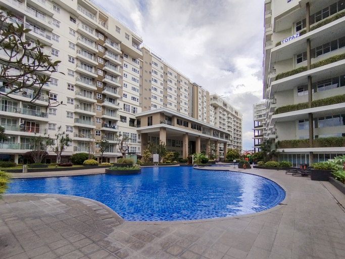 Swimming Pool 2, Compact 2 Pax Studio Room at Gateway Pasteur Apartment By Travelio, Bandung