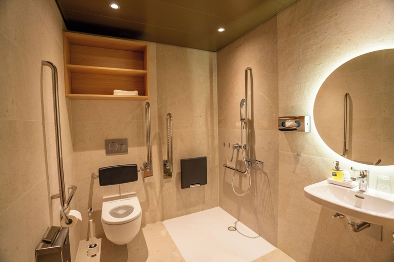 Bathroom 4, Le Square, Genève