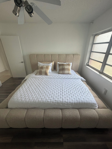Room 5, Grove Appartments, Miami-Dade