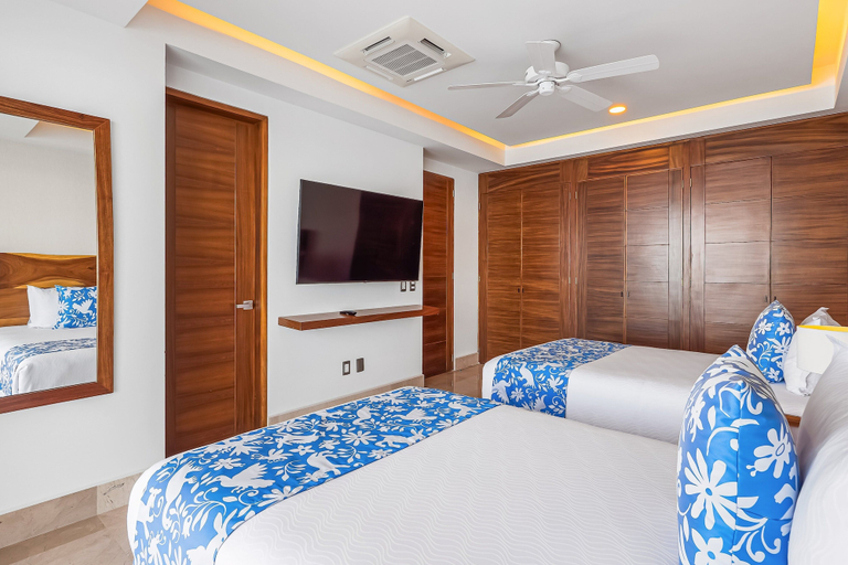 Room 4, Luxurious 6th-floor Condo With Pool, Oceanfront Balcony & Water View, Puerto Vallarta