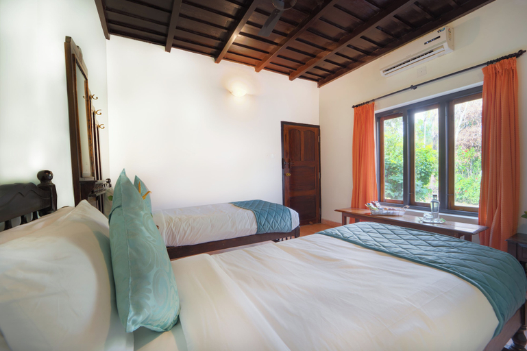 Room 5, Alaya Stays by ELIVAAS Vembanad House, Alappuzha