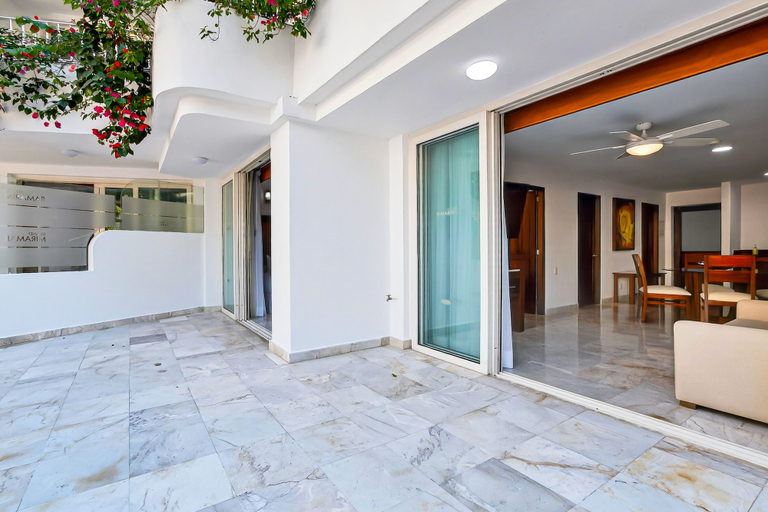 Interior 2, Stylish Hillside Suite W/rooftop Pool, gym Access, AC & Family-friendly Layout, Puerto Vallarta