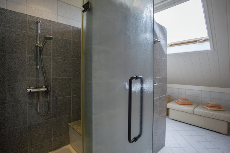 Bathroom 3, Boutique Apartment in Ritthem with Terrace, Vlissingen