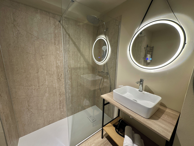 Bathroom 3, Best Western Hotel de la plage Normandie, Calvados