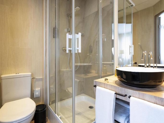 Bathroom 3, Ibis Styles Rennes Saint Gregoire, Ille-et-Vilaine