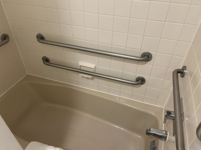 Bathroom 4, Heritage Hotel, Golf & Conference Center, New Haven