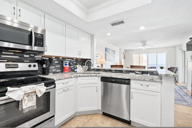 Room 4, Ocean View 2BR Condo Daytona Shores FL Sleeps 4, Volusia