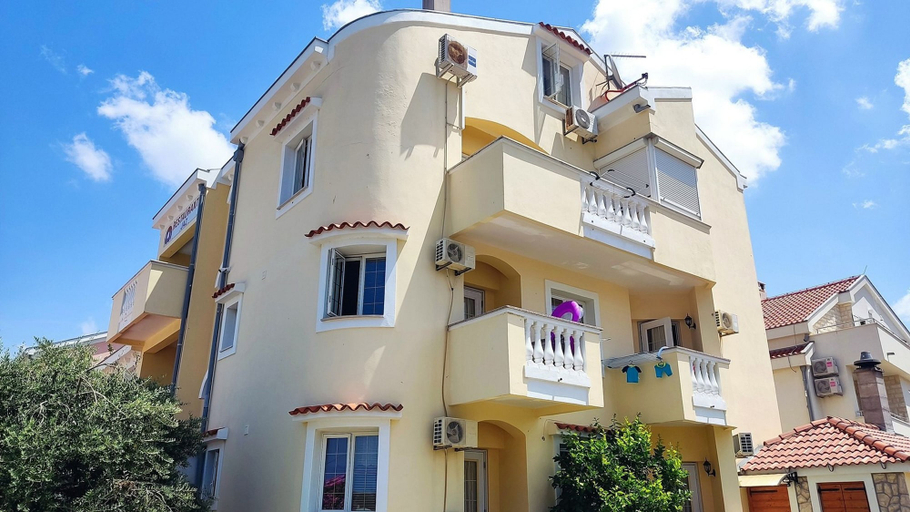 Room 4, Beachfront Apartment Mareo 4, Nin