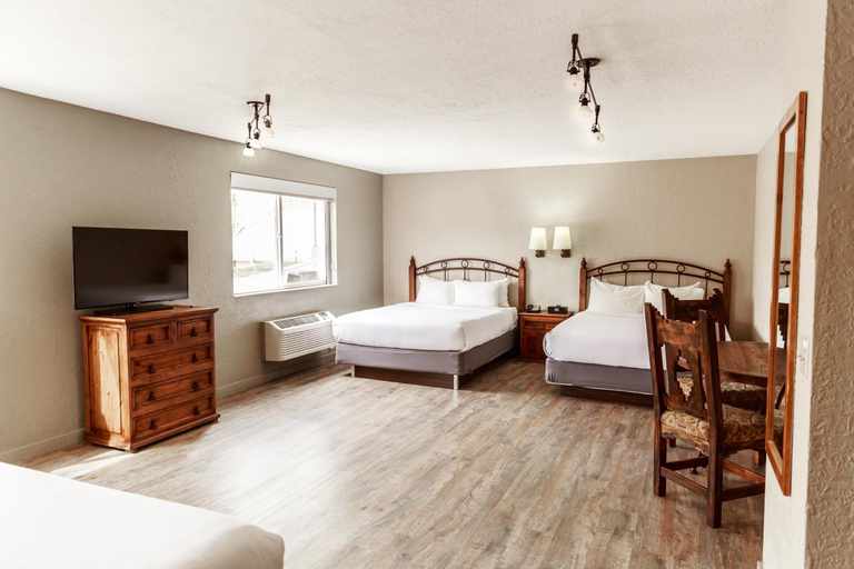 Bedroom 2, Aarchway Inn, Grand