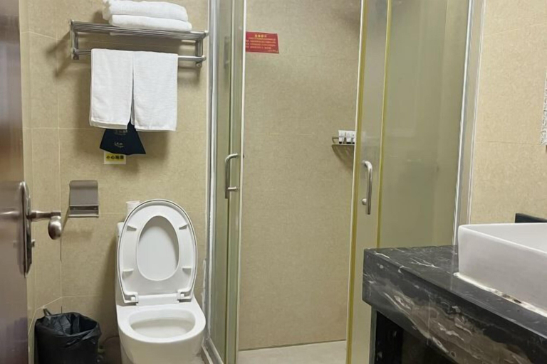 Bathroom 3, Yihao Hotel, Putian