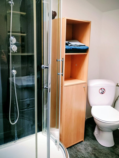 Room 5, Studio Lens SdB Priv e sur le Palier Bollaert, Pas-de-Calais