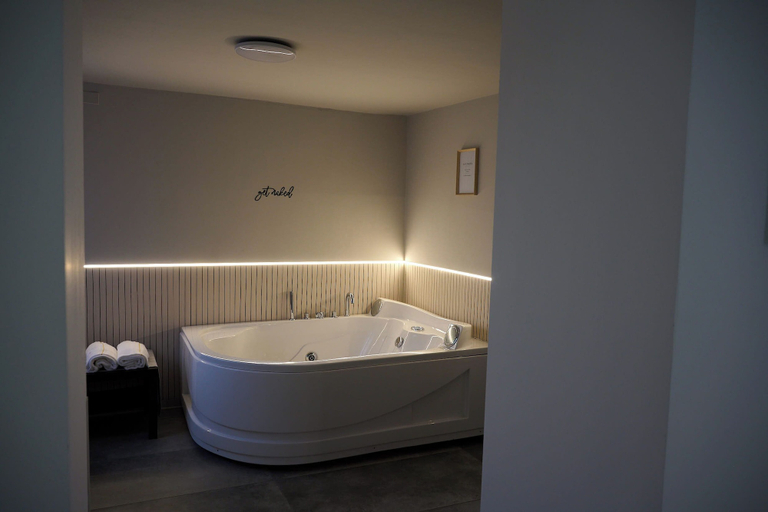 Bathroom 5, Bellosguardo Suites, Napoli