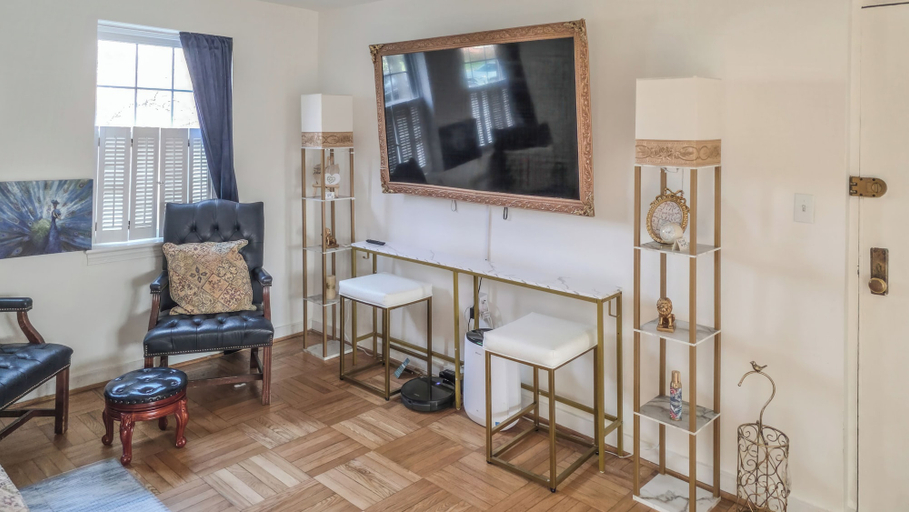 Interior 2, Belleview, Fairfax