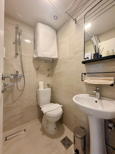Bathroom 4, Apartmani Terminal