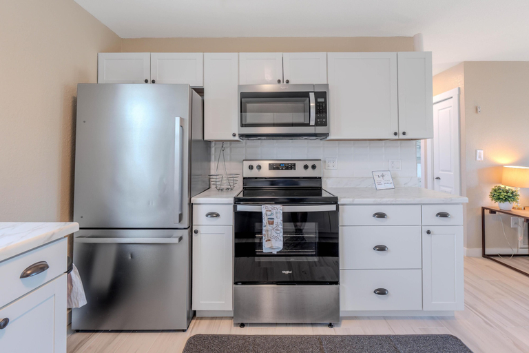 Private kitchen 3, The Shiloh Sides A and B, Lee
