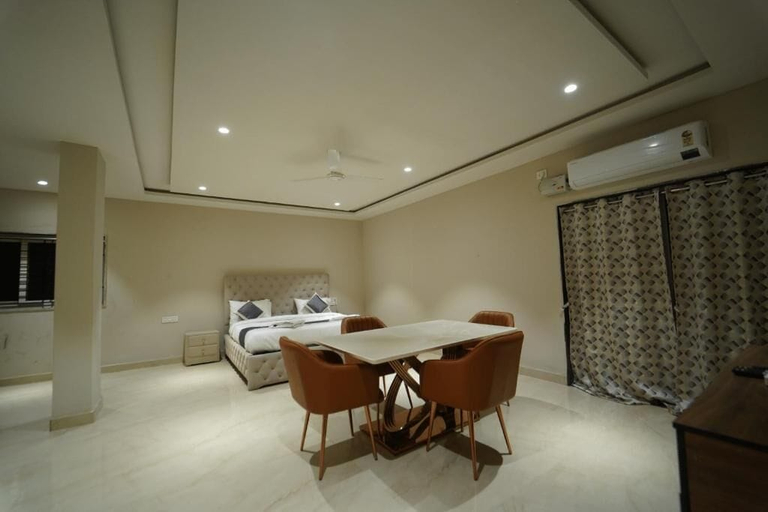 Room 4, Hotel Vanthara inn, Raichur
