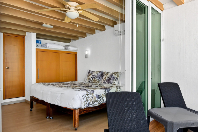 Room 2, Stylish Coastal Condo With Pool, Private Balcony & Stunning Ocean Views, Puerto Vallarta