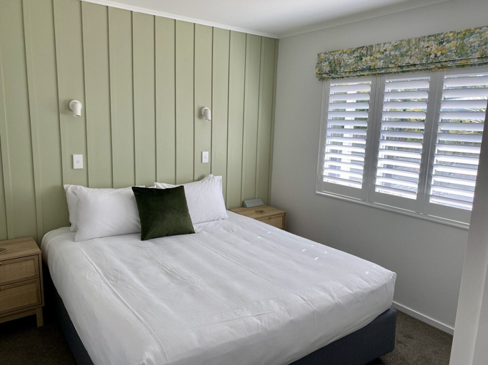 Bedroom 2, Pioneer Motel, Tasman