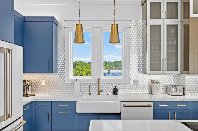 Private kitchen 5, 6BR Gulf-front Home, Sleeps 19, Heated Pool & Mini Golf, Bay