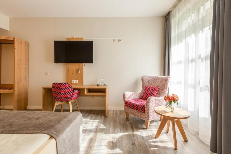 Others 5, Hotel Waldesrand, Herford