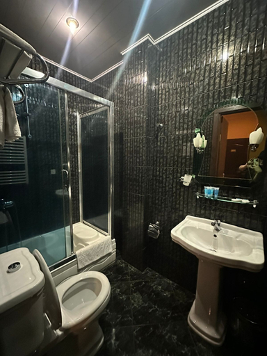 Bathroom 4, Zarina Hotels, Batumi