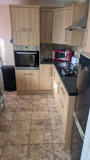 Private kitchen, 3 bed House Upto 6 Adults, Thurrock