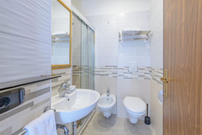 Bathroom 4, Hotel Avana Mare, Rimini