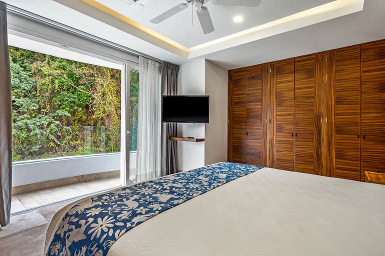 Room 2, Exquisite Condo With Panoramic Ocean Views, Amazing Pool & Balcony, Puerto Vallarta