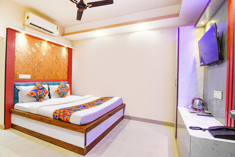 Room 2, Fabhotel Diamond Regency, South 24 Parganas