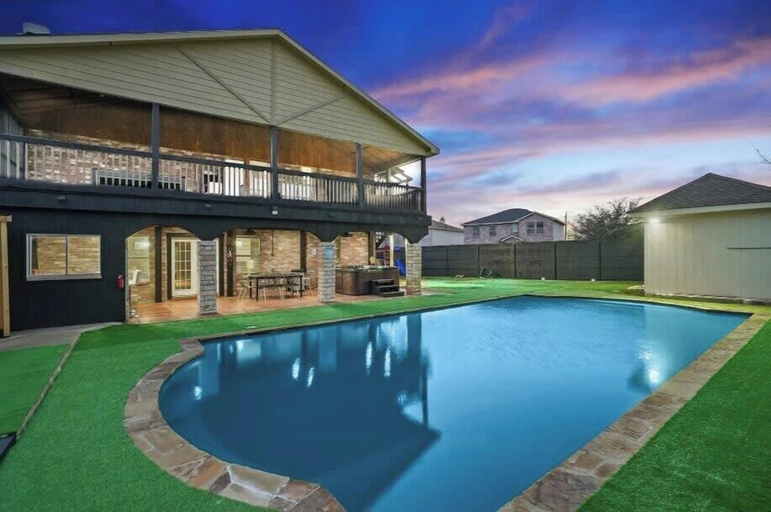 Interior 3, Grand 5BR 2 5B Villa With Pool & Hot Tub, Tarrant
