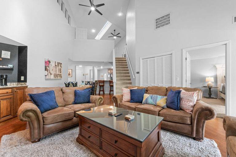 Living area 2, Pr66-8 4 Bedroom Condo, Taney
