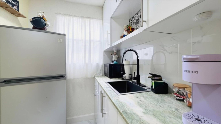 Room 5, Cozy Private Studio Parking and BBQ, Miami-Dade