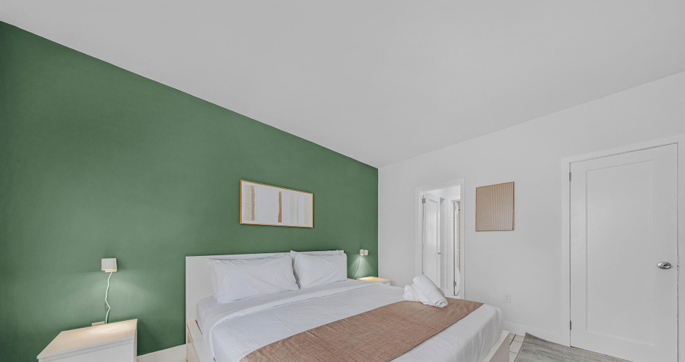 Room 4, Charming Studio Steps to the Ocean, Miami-Dade
