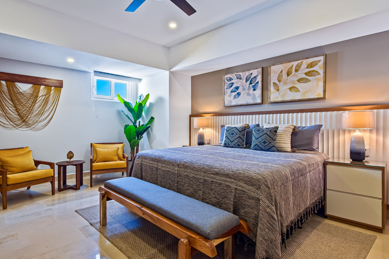 Room 2, Luxury Oceanfront Apartment With Private Balcony, Rooftop Pool & gym Access, Puerto Vallarta