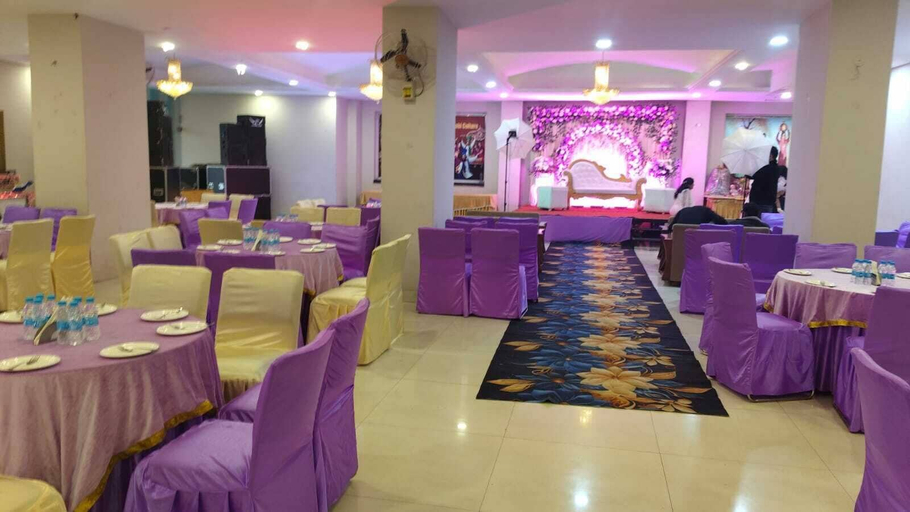 Food & Drinks 4, Hotel Royal Hillton, Sirmaur