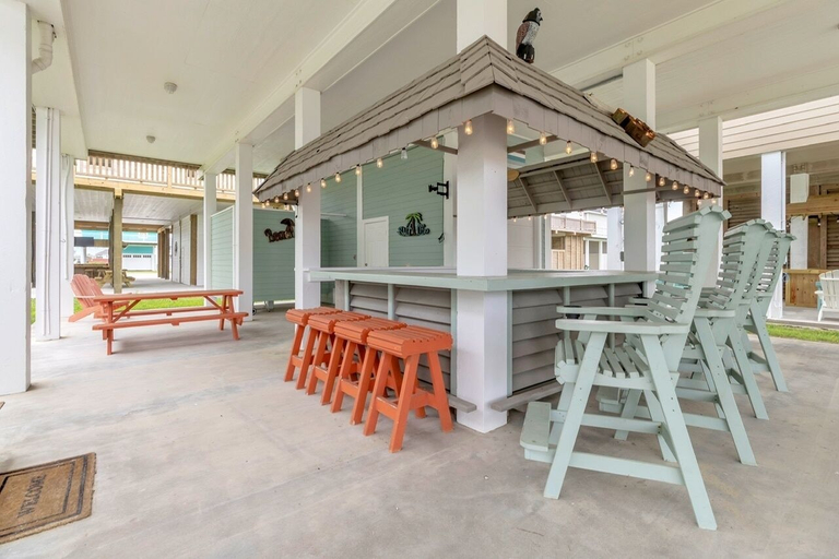 Outdoor dining 3, At Last 3 Bedroom Home by RedAwning, Galveston