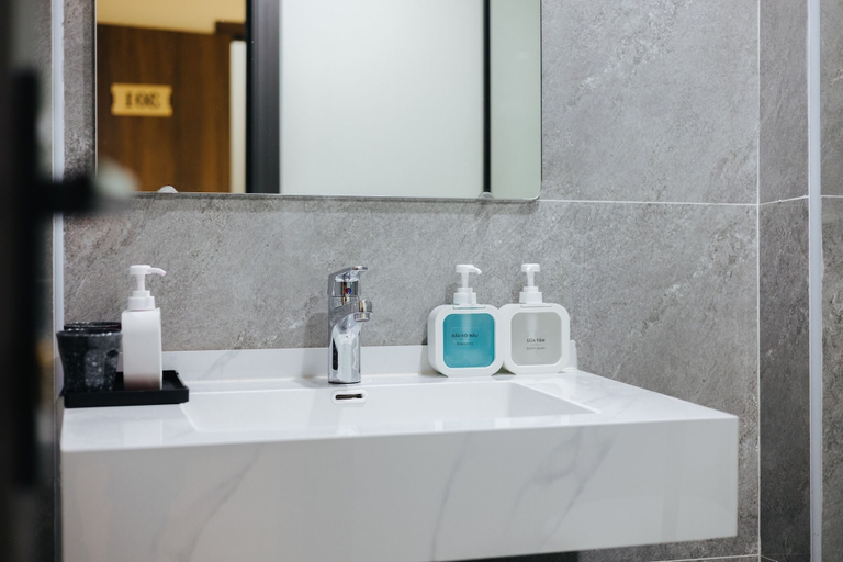 Bathroom 5, Moc Vien Homestay Train Street, Hoàn Kiếm