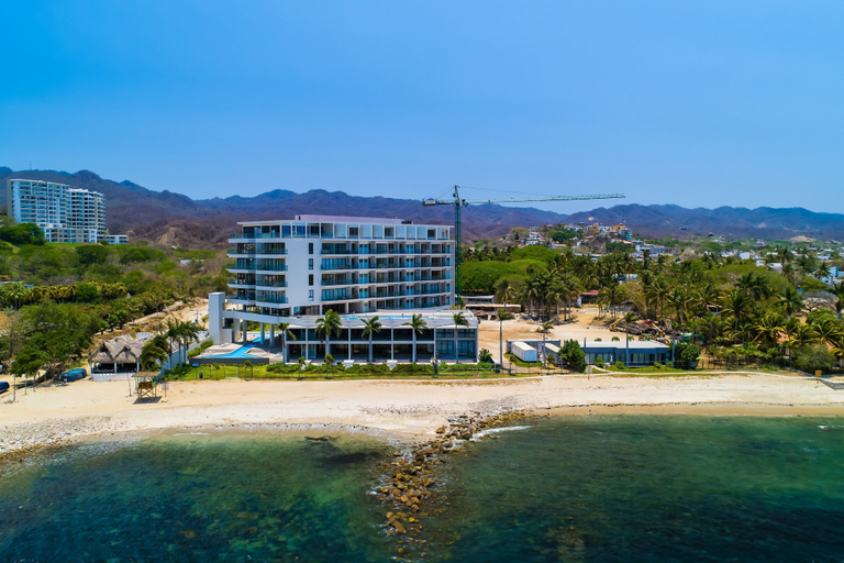 Exterior 5, Cozy Oceanview Loft With Panoramic Views, Outdoor Pool & Fitness Room, Compostela