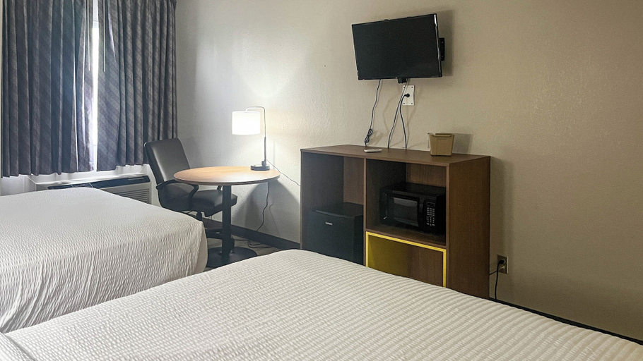 Room 3, Motel 6 Fremont, OH, Sandusky